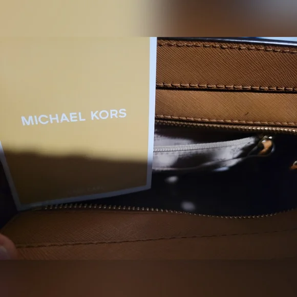 Purse - Picture 2 of 2